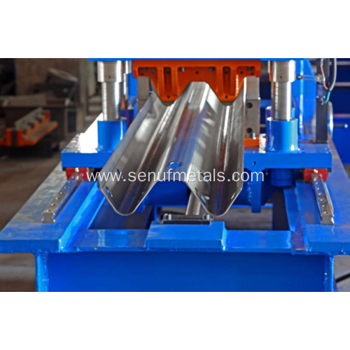 Highway guardrail roll forming machine